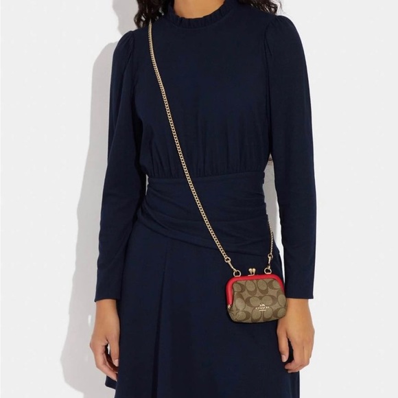 Coach Nora Kiss lock Card Case in Signature Canvas - Picture 3 of 4